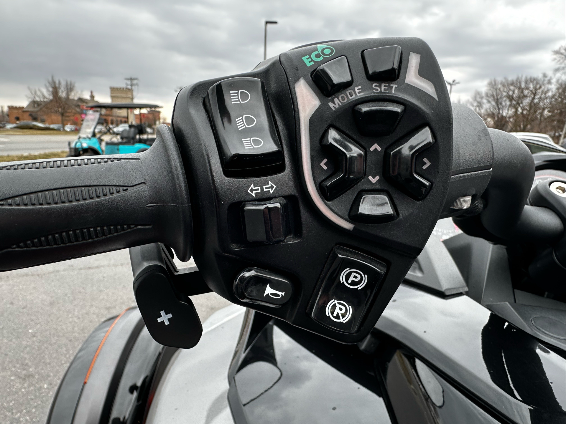 2015 Can-Am Spyder® F3 SE6 in Crystal Lake, Illinois - Photo 12