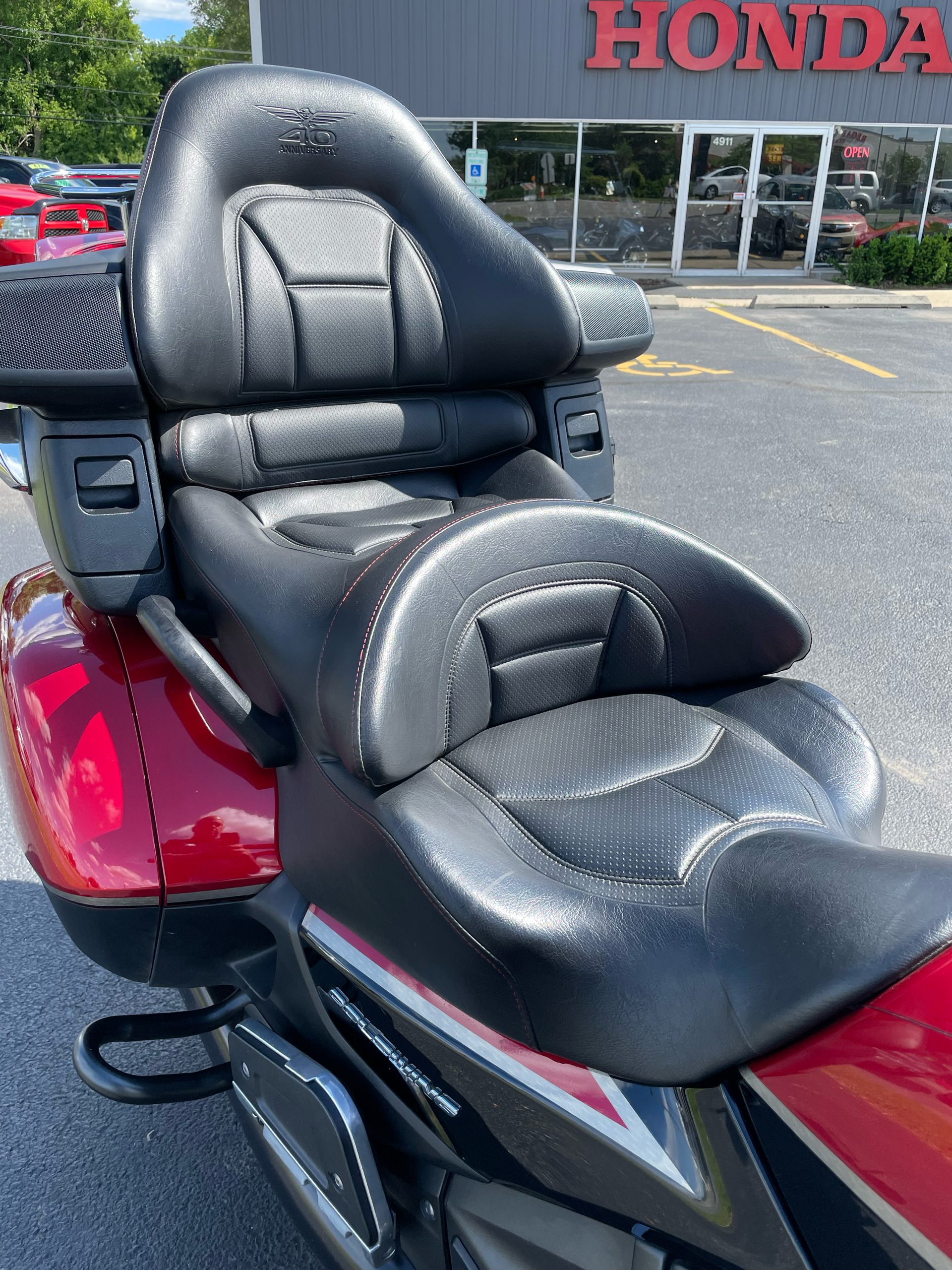 2015 Honda Gold Wing® Airbag in Crystal Lake, Illinois - Photo 17