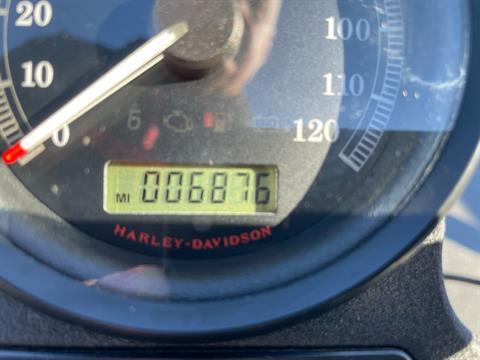 2011 Harley-Davidson Sportster® Iron 883™ in Crystal Lake, Illinois - Photo 10