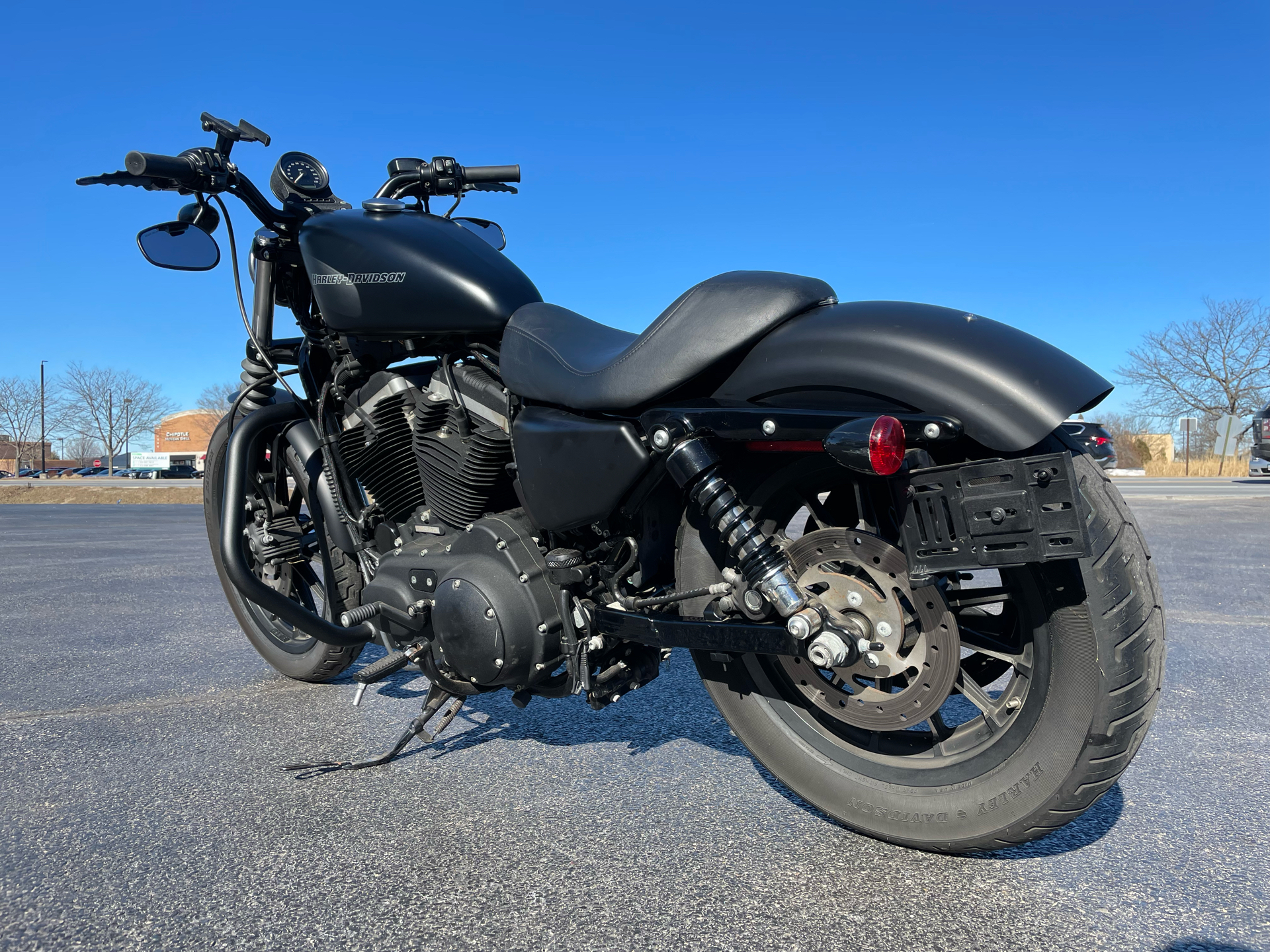 2011 Harley-Davidson Sportster® Iron 883™ in Crystal Lake, Illinois - Photo 6