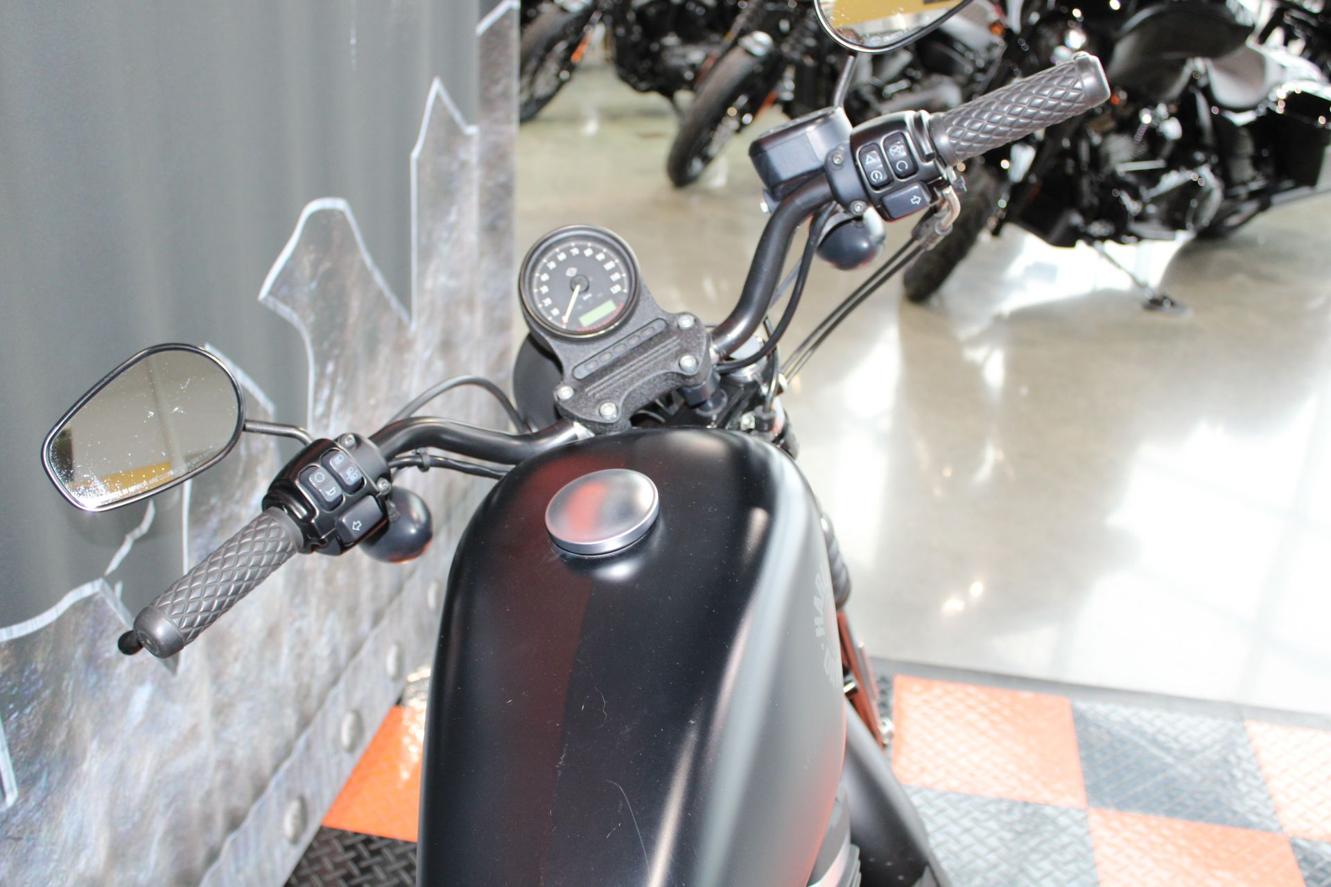 2019 Harley-Davidson Iron 883™ in Shorewood, Illinois - Photo 9