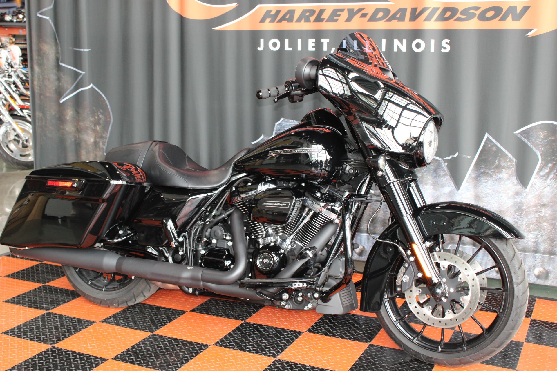 2018 Harley-Davidson Street Glide® Special in Shorewood, Illinois - Photo 3