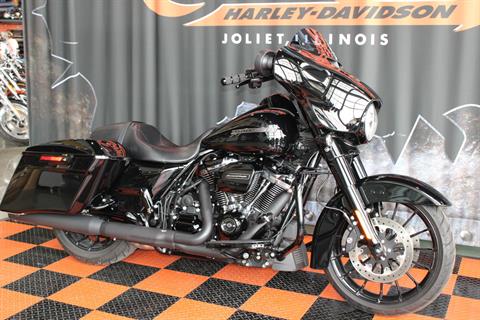 2018 Harley-Davidson Street Glide® Special in Shorewood, Illinois - Photo 3