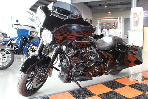 2018 Harley-Davidson Street Glide® Special in Shorewood, Illinois - Photo 21