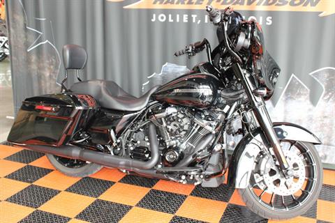 2018 Harley-Davidson Street Glide® Special in Shorewood, Illinois - Photo 2