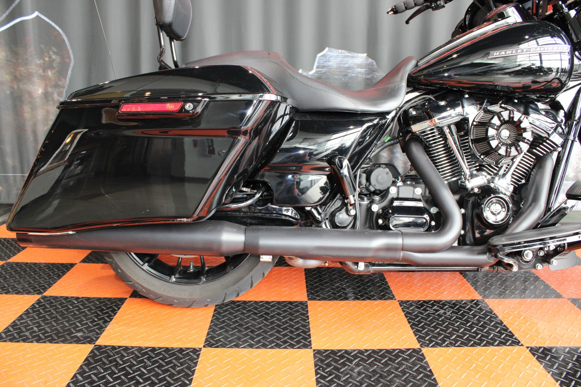 2018 Harley-Davidson Street Glide® Special in Shorewood, Illinois - Photo 14