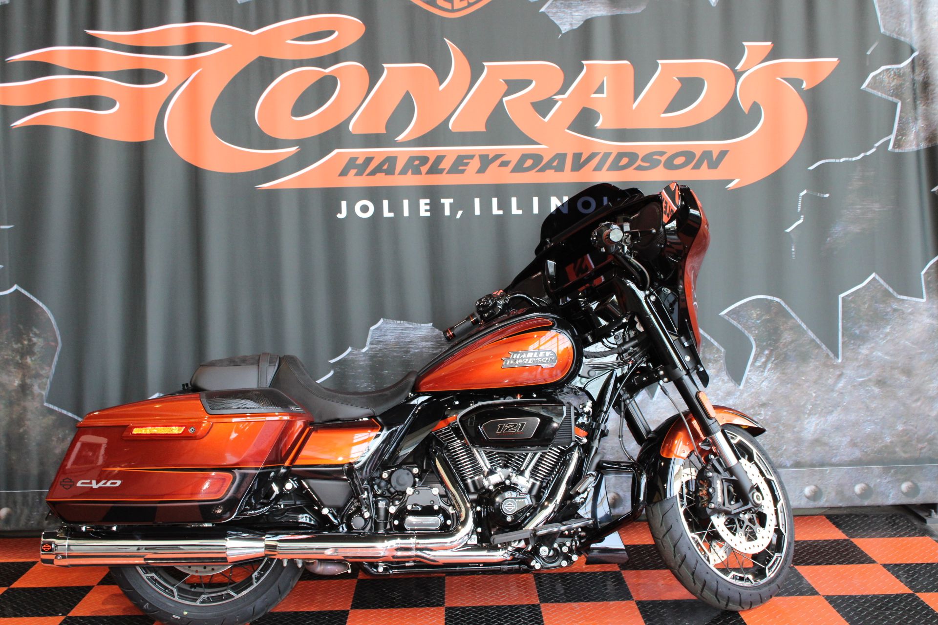 2023 Harley-Davidson CVO™ Street Glide® in Shorewood, Illinois - Photo 1