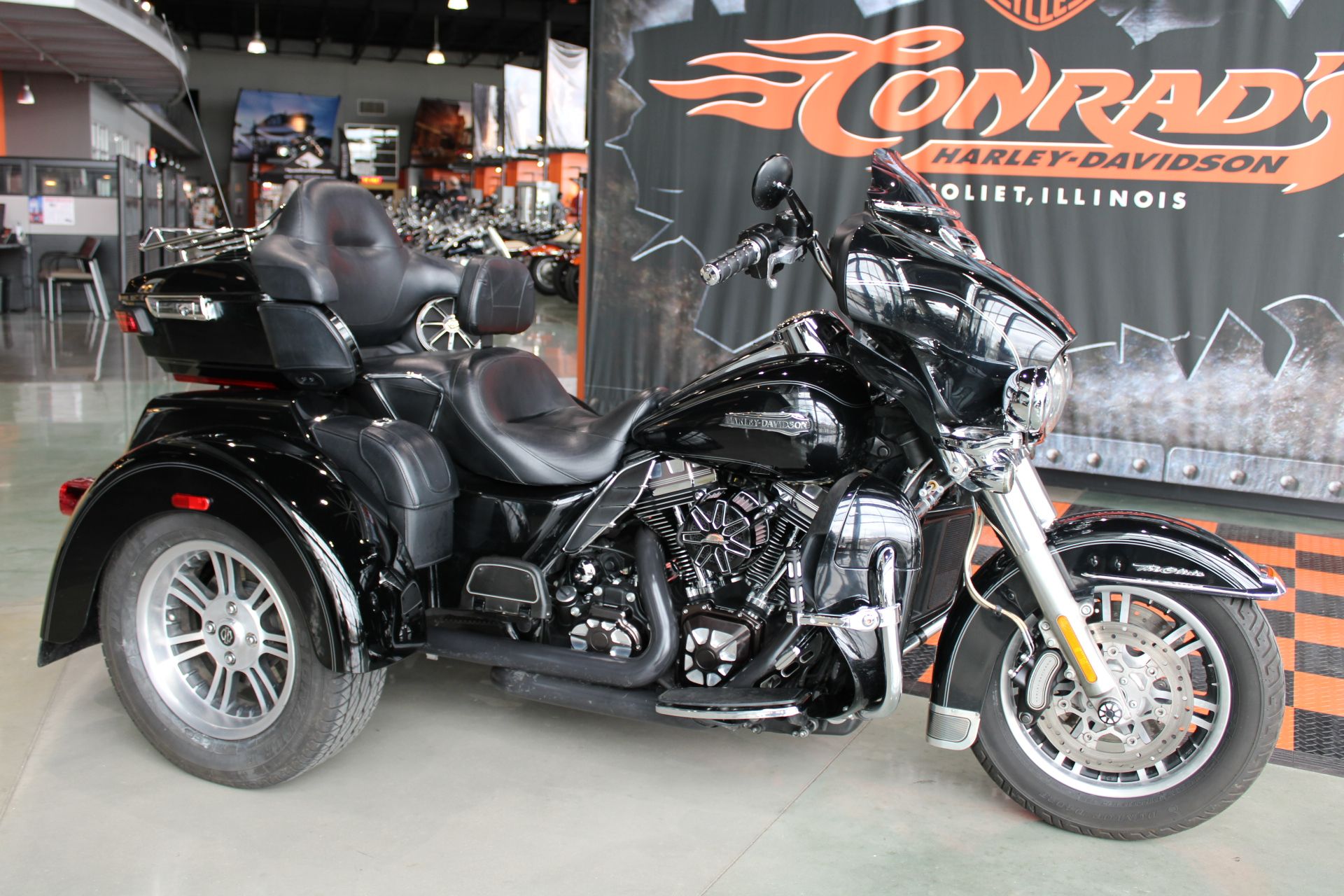 2015 Harley-Davidson Tri Glide® Ultra in Shorewood, Illinois - Photo 2