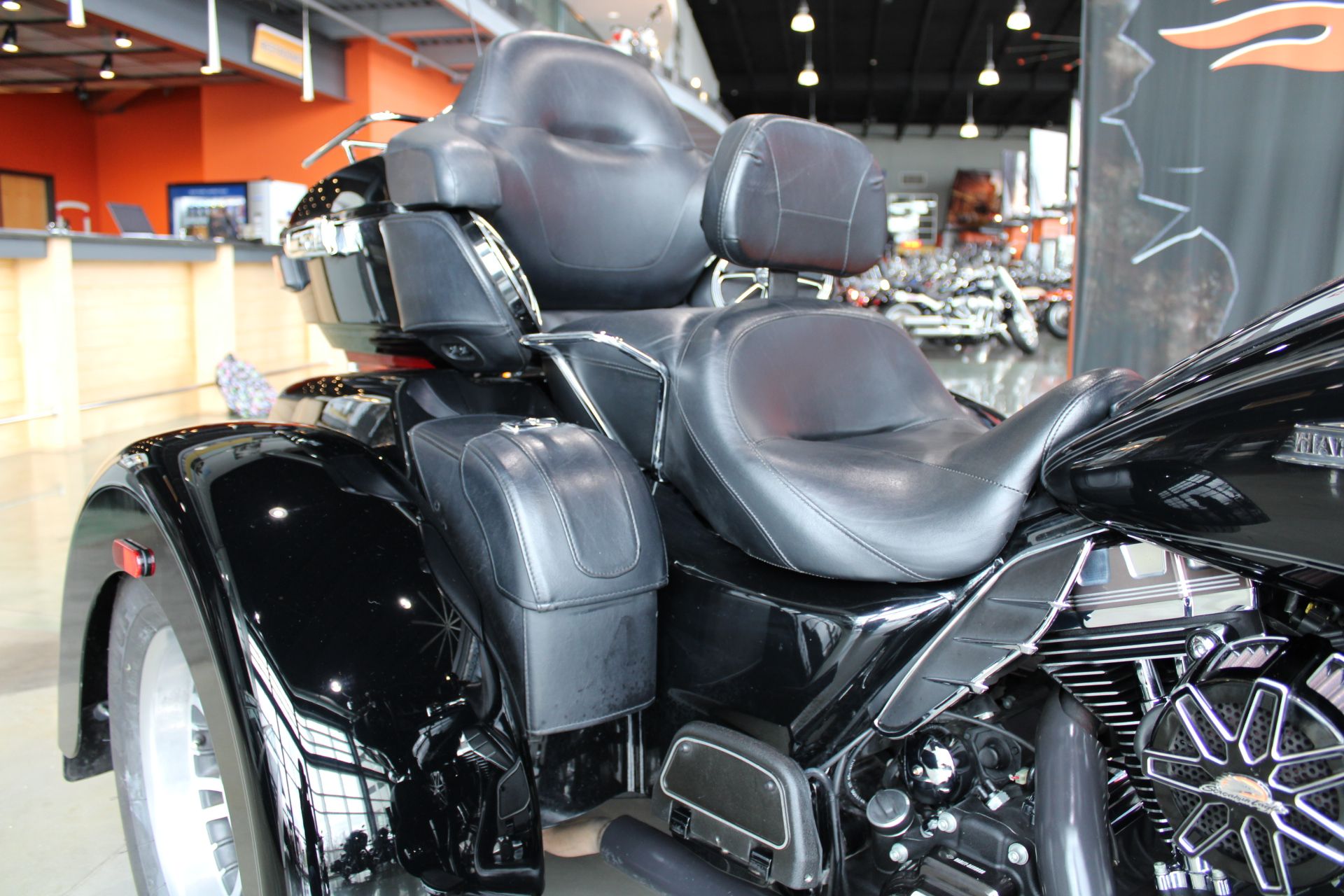 2015 Harley-Davidson Tri Glide® Ultra in Shorewood, Illinois - Photo 6