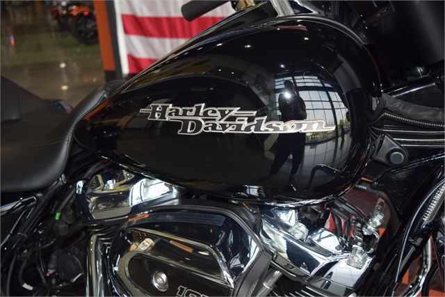 2020 Harley-Davidson Street Glide® in Shorewood, Illinois - Photo 10