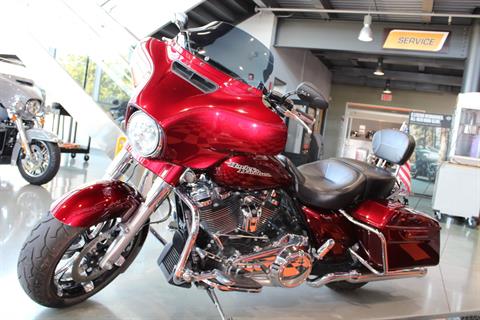 2017 Harley-Davidson Street Glide® Special in Shorewood, Illinois - Photo 20