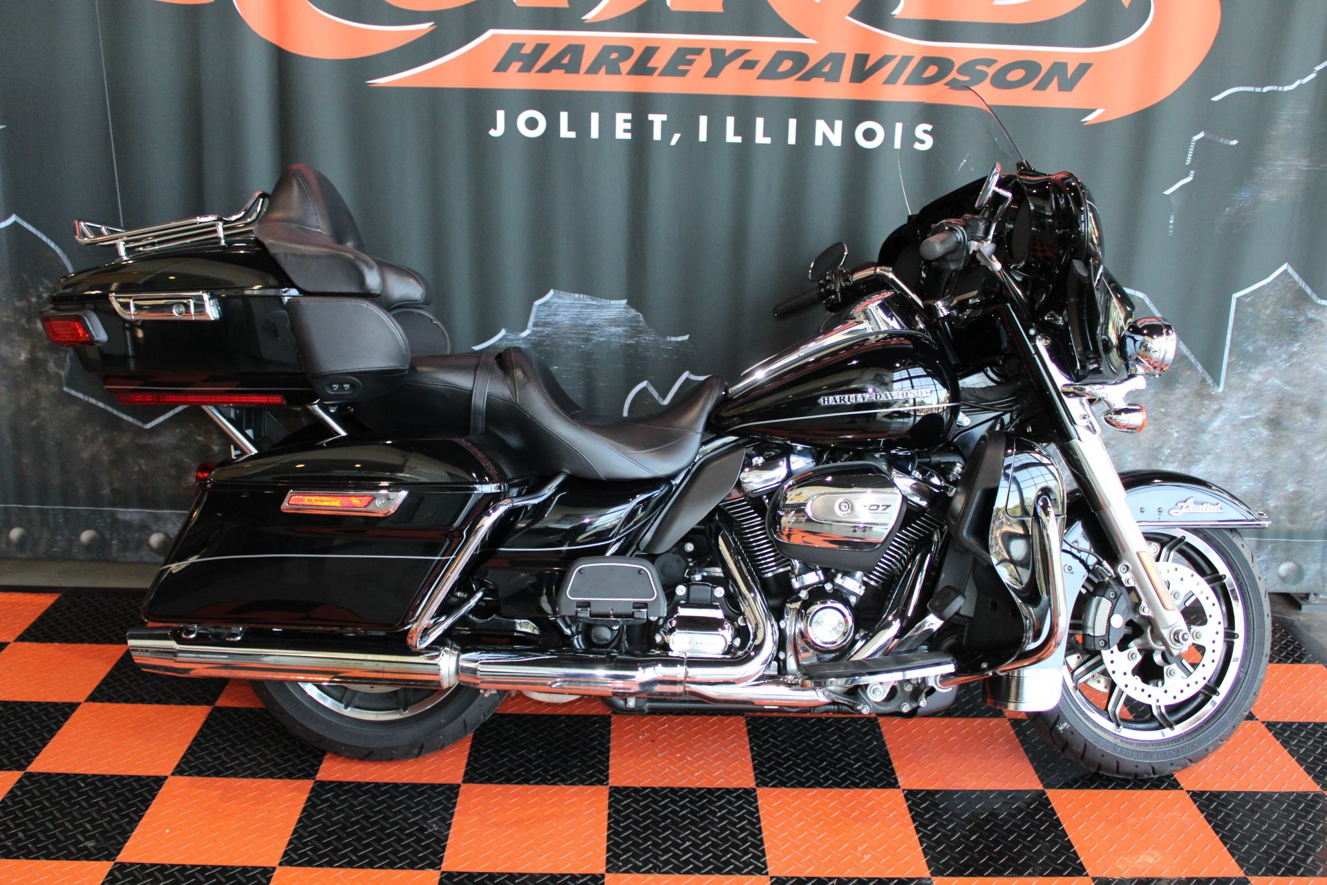 2017 Harley-Davidson Ultra Limited in Shorewood, Illinois - Photo 2