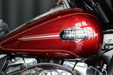 2010 Harley-Davidson Ultra Classic® Electra Glide® in Shorewood, Illinois - Photo 6