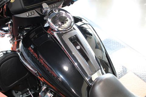 2019 Harley-Davidson Tri Glide® Ultra in Shorewood, Illinois - Photo 12