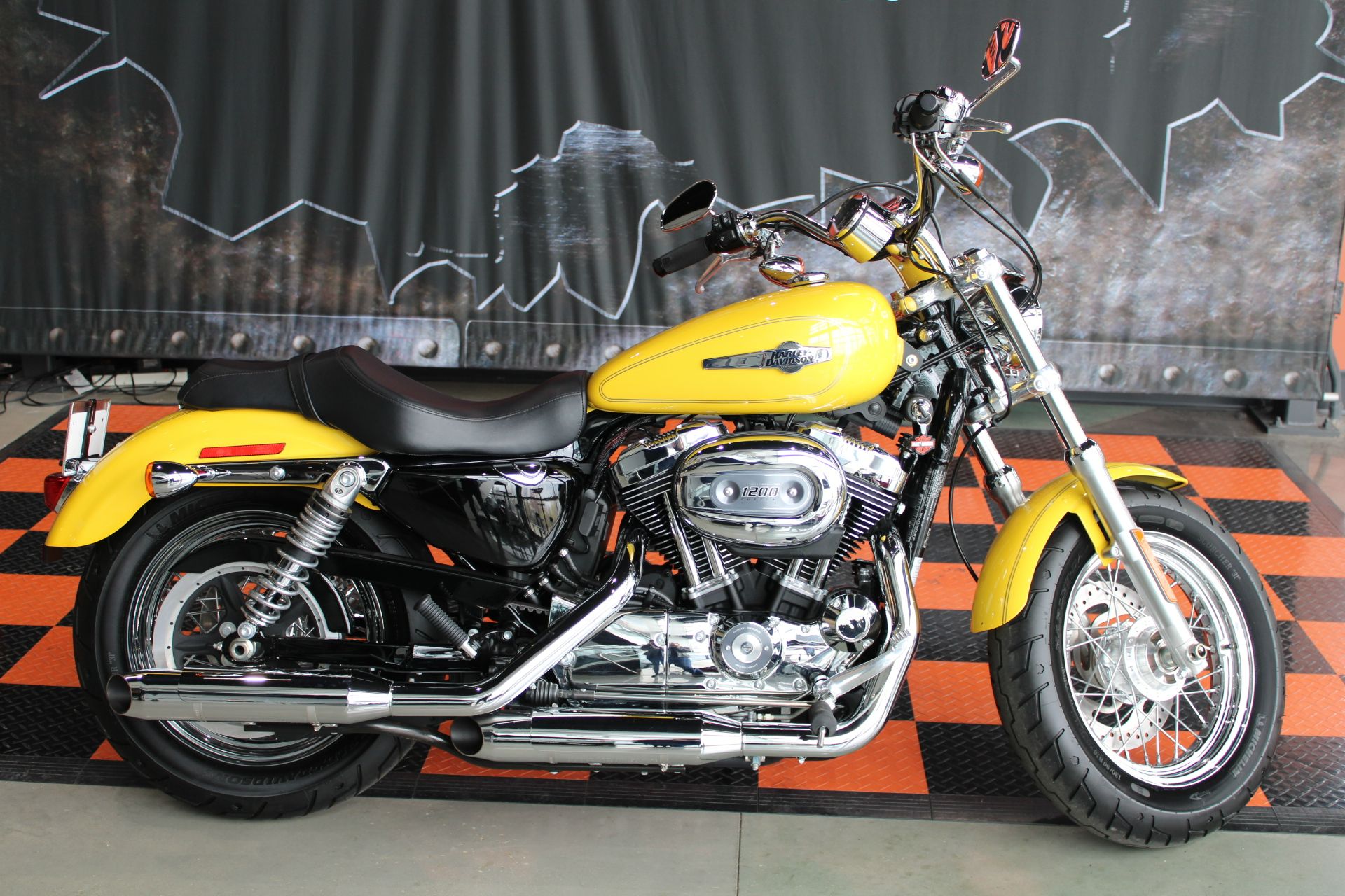 2017 Harley-Davidson 1200 Custom in Shorewood, Illinois - Photo 1