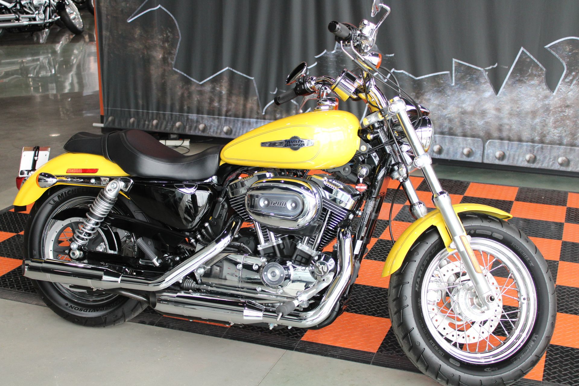 2017 Harley-Davidson 1200 Custom in Shorewood, Illinois - Photo 2