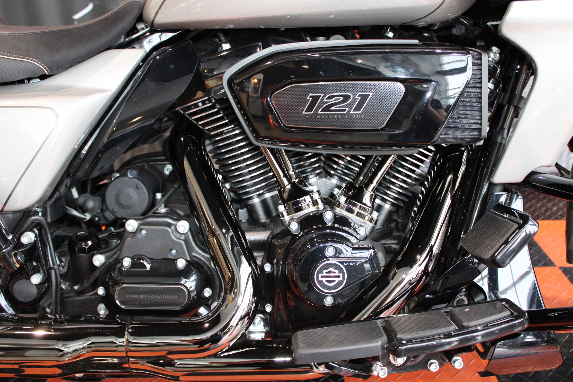 2023 Harley-Davidson CVO™ Road Glide® in Shorewood, Illinois - Photo 7