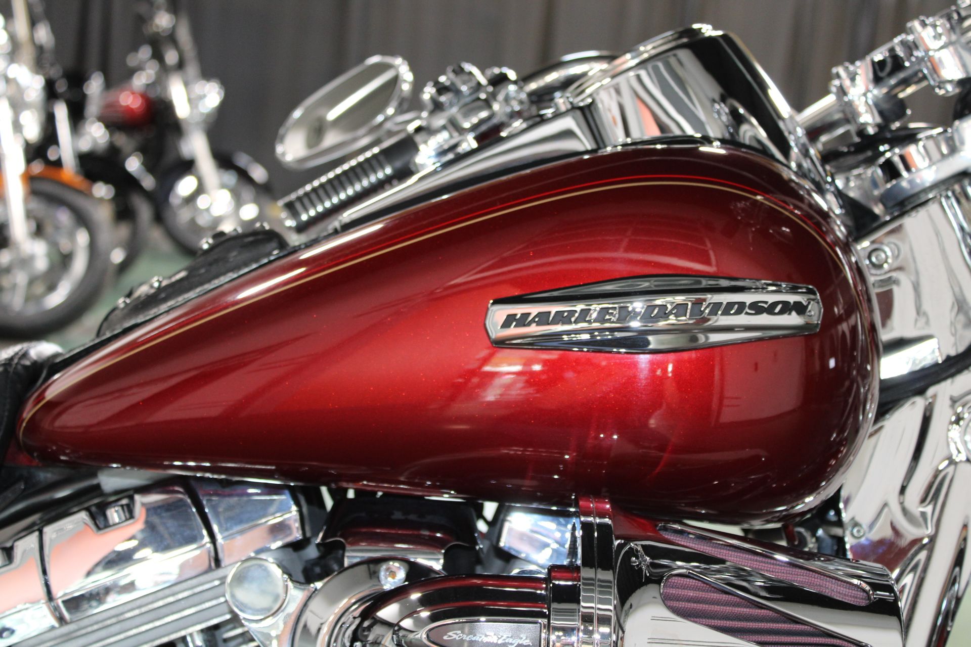 2009 Harley-Davidson Dyna® Super Glide® Custom in Shorewood, Illinois - Photo 4