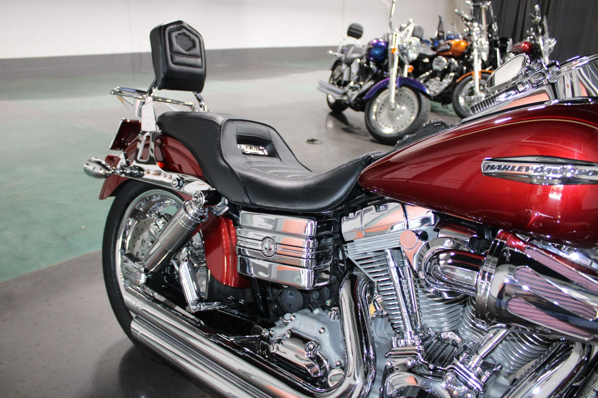 2009 Harley-Davidson Dyna® Super Glide® Custom in Shorewood, Illinois - Photo 6