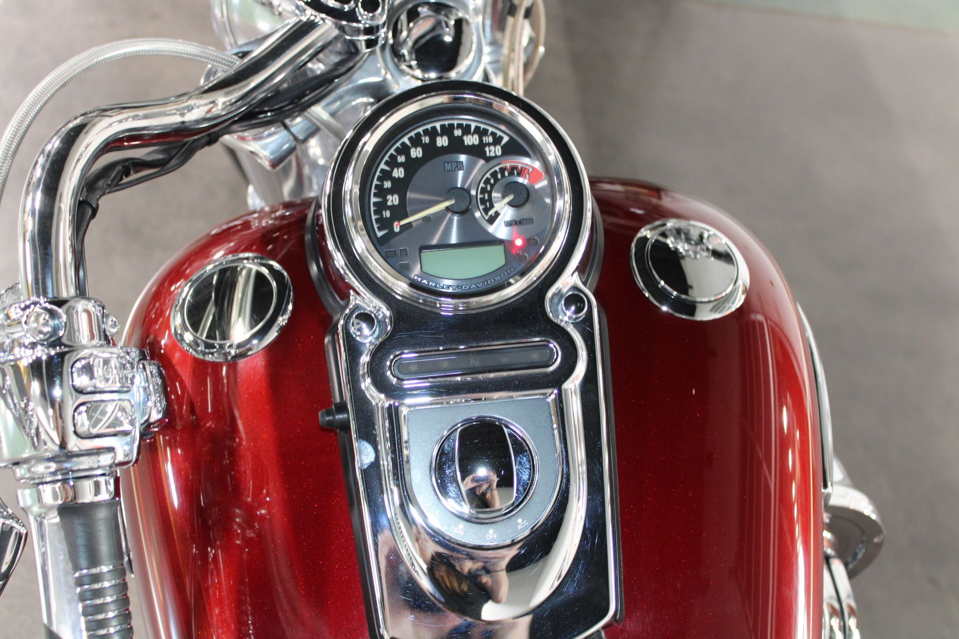 2009 Harley-Davidson Dyna® Super Glide® Custom in Shorewood, Illinois - Photo 9