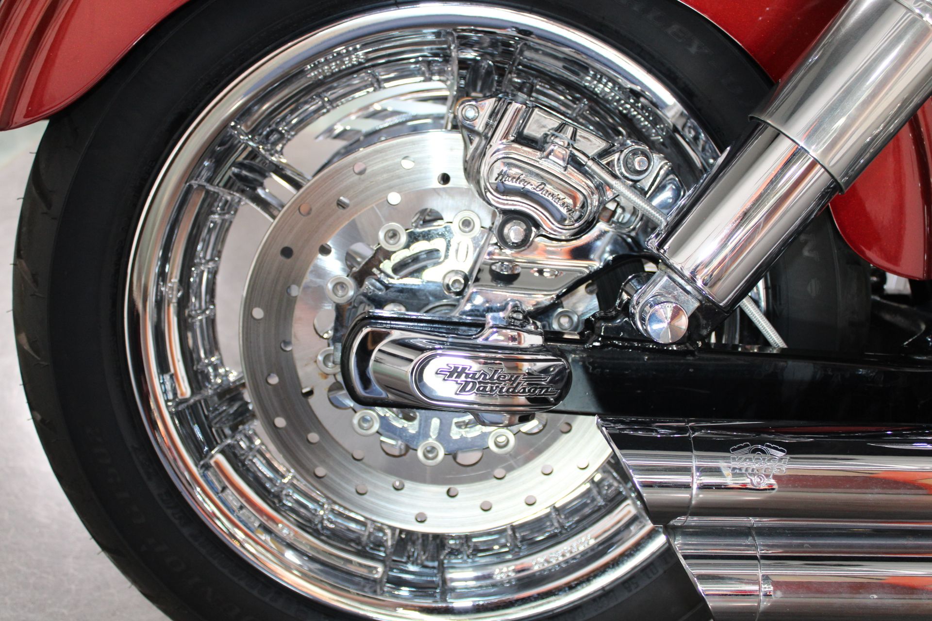 2009 Harley-Davidson Dyna® Super Glide® Custom in Shorewood, Illinois - Photo 14