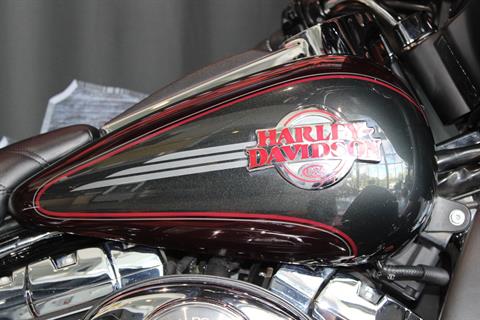 2005 Harley-Davidson FLHTCUI Ultra Classic® Electra Glide® in Shorewood, Illinois - Photo 5