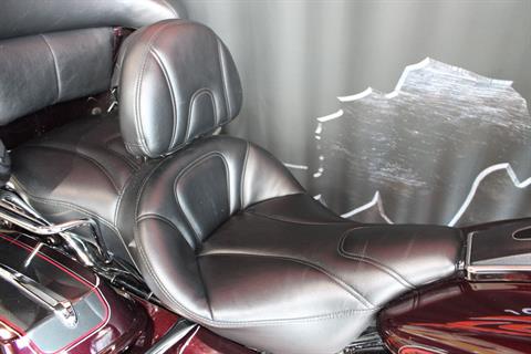 2005 Harley-Davidson FLHTCUI Ultra Classic® Electra Glide® in Shorewood, Illinois - Photo 10