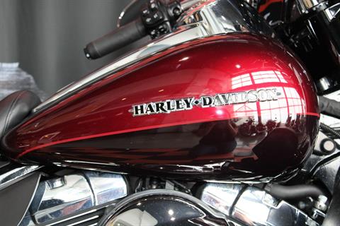 2015 Harley-Davidson Ultra Limited in Shorewood, Illinois - Photo 6