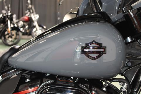 2018 Harley-Davidson CVO™ Street Glide® in Shorewood, Illinois - Photo 4