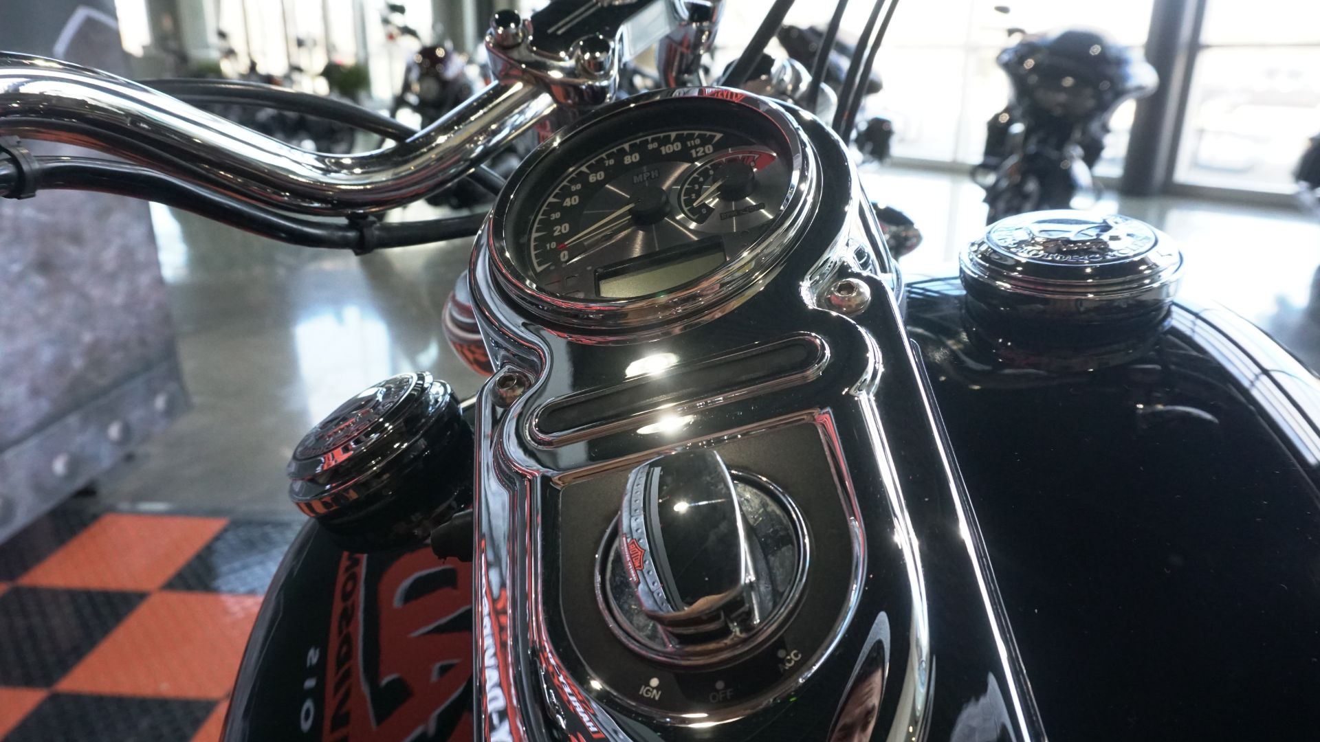 2010 Harley-Davidson Dyna® Super Glide® Custom in Shorewood, Illinois - Photo 13