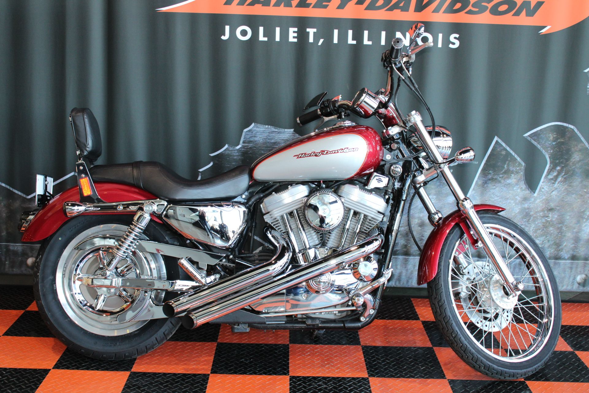 2004 Harley-Davidson Sportster® XL 883 Custom in Shorewood, Illinois - Photo 2