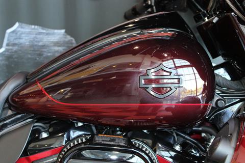 2019 Harley-Davidson CVO™ Street Glide® in Shorewood, Illinois - Photo 5