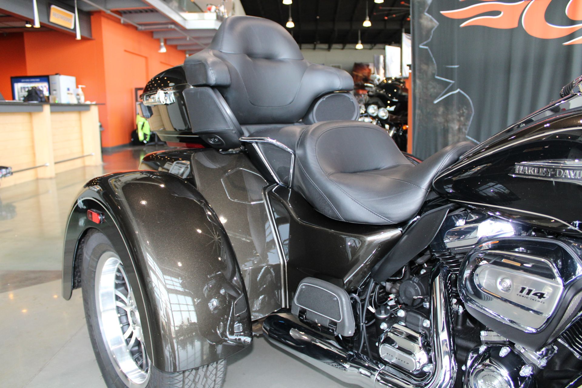 2020 Harley-Davidson Tri Glide® Ultra in Shorewood, Illinois - Photo 6