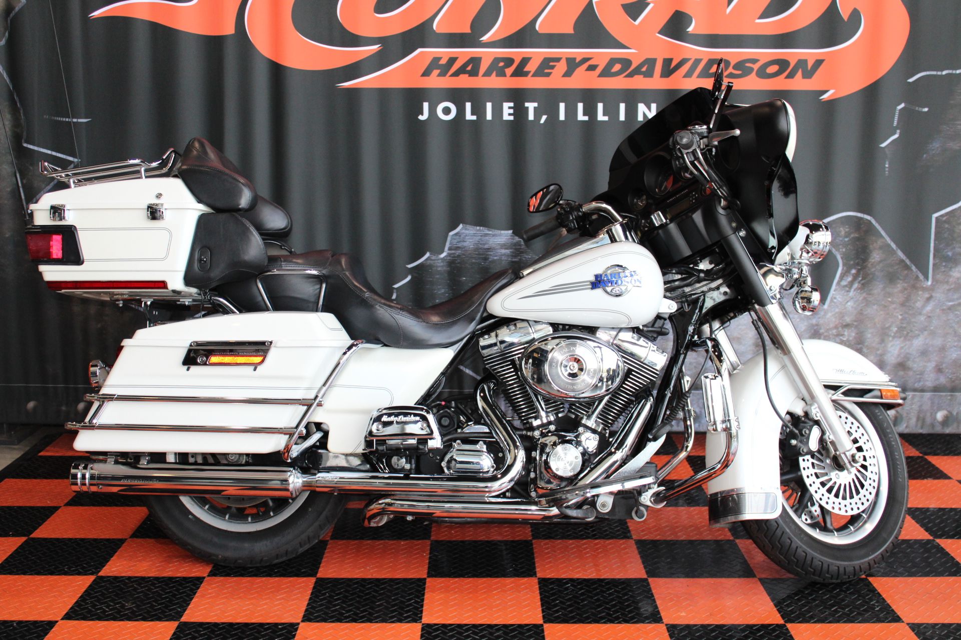 2006 Harley-Davidson Ultra Classic® Electra Glide® in Shorewood, Illinois - Photo 2