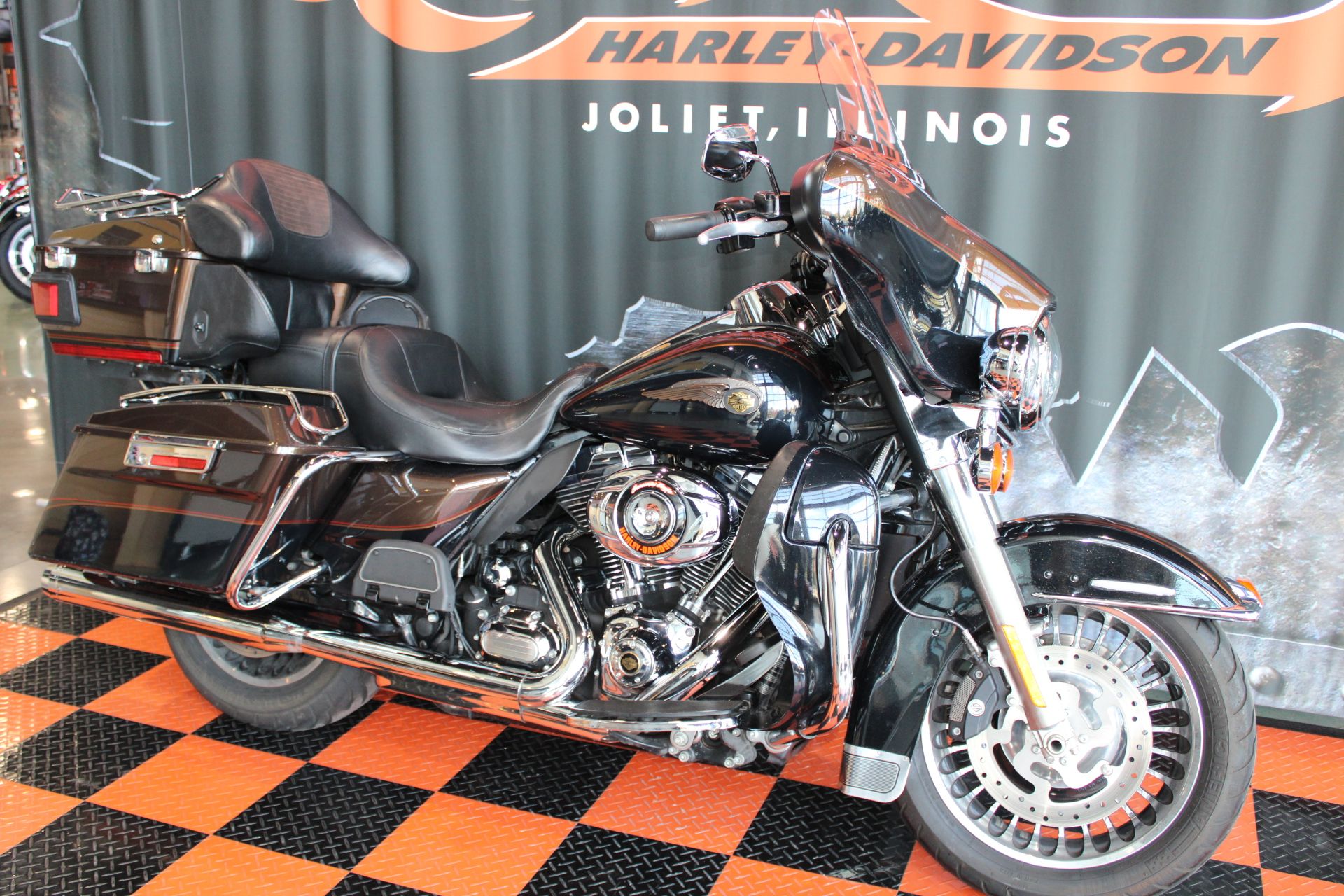 2013 Harley-Davidson Electra Glide® Ultra Limited 110th Anniversary Edition in Shorewood, Illinois - Photo 3