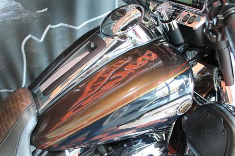 2013 Harley-Davidson Electra Glide® Ultra Limited 110th Anniversary Edition in Shorewood, Illinois - Photo 12
