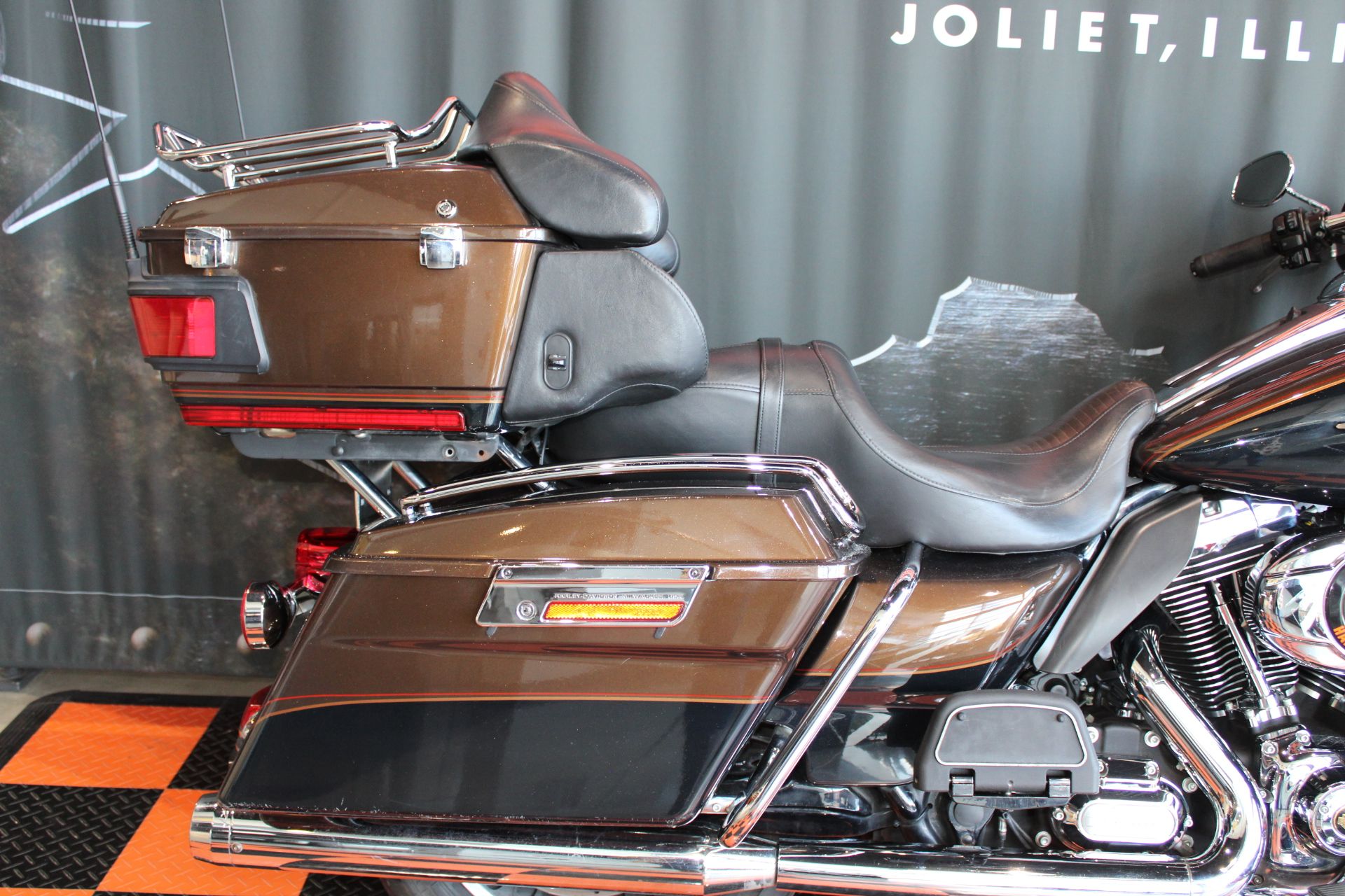 2013 Harley-Davidson Electra Glide® Ultra Limited 110th Anniversary Edition in Shorewood, Illinois - Photo 18