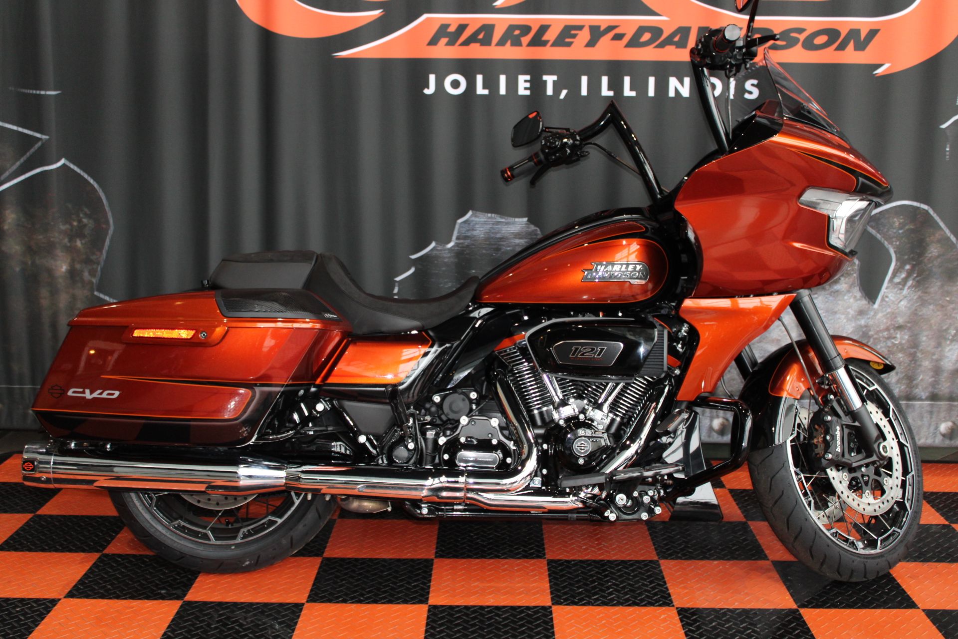 2023 Harley-Davidson CVO™ Road Glide® in Shorewood, Illinois - Photo 2