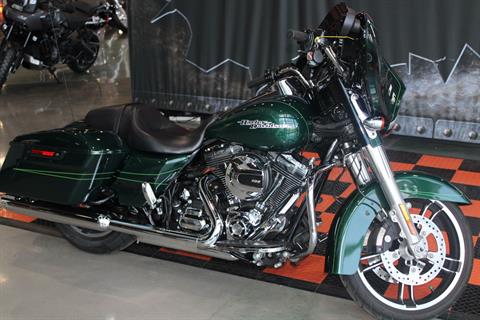 2016 Harley-Davidson Street Glide® Special in Shorewood, Illinois - Photo 2