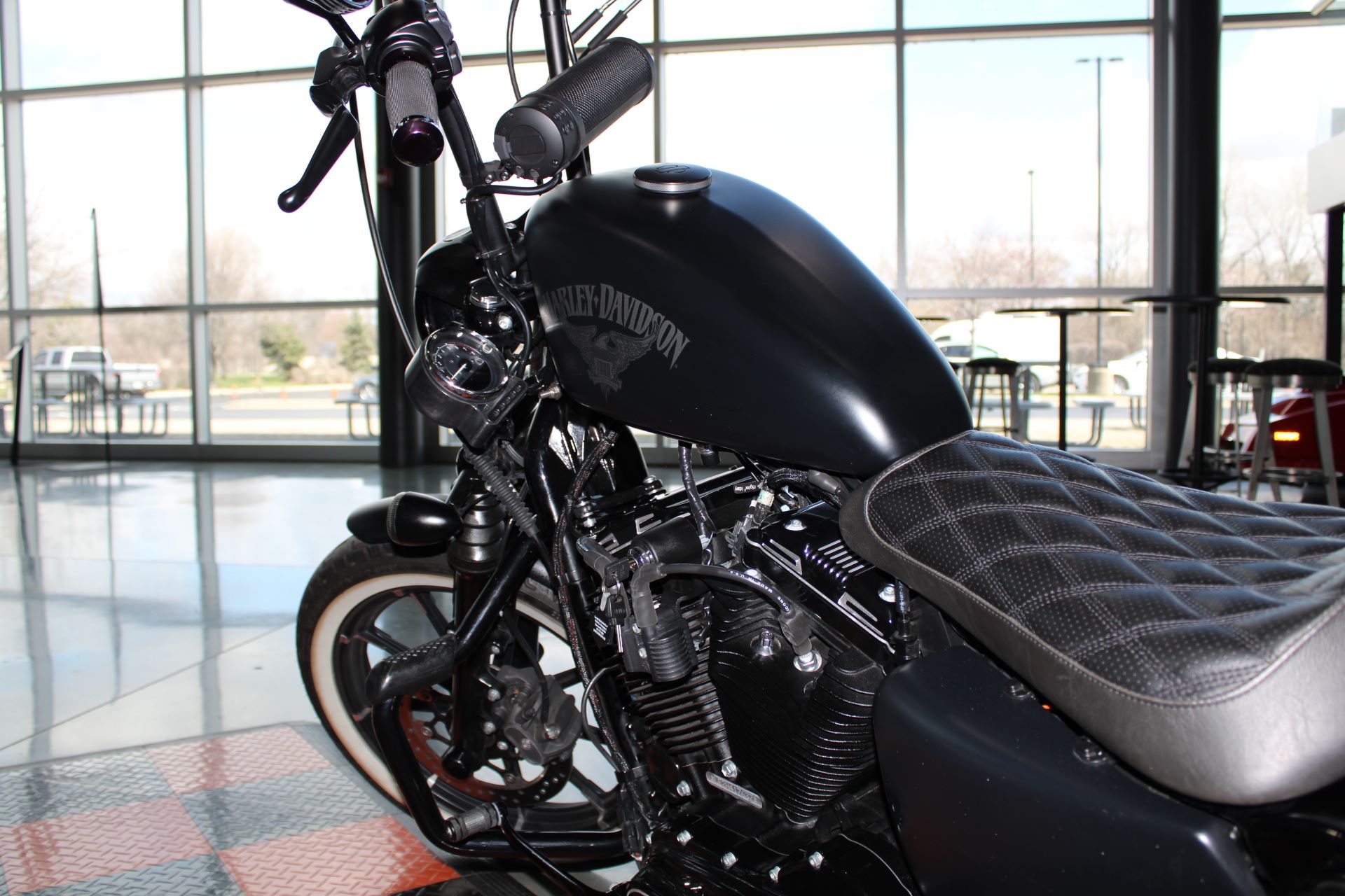 2017 Harley-Davidson Iron 883™ in Shorewood, Illinois - Photo 21