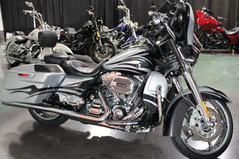 2015 Harley-Davidson CVO™ Street Glide® in Shorewood, Illinois - Photo 2
