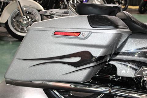 2015 Harley-Davidson CVO™ Street Glide® in Shorewood, Illinois - Photo 14