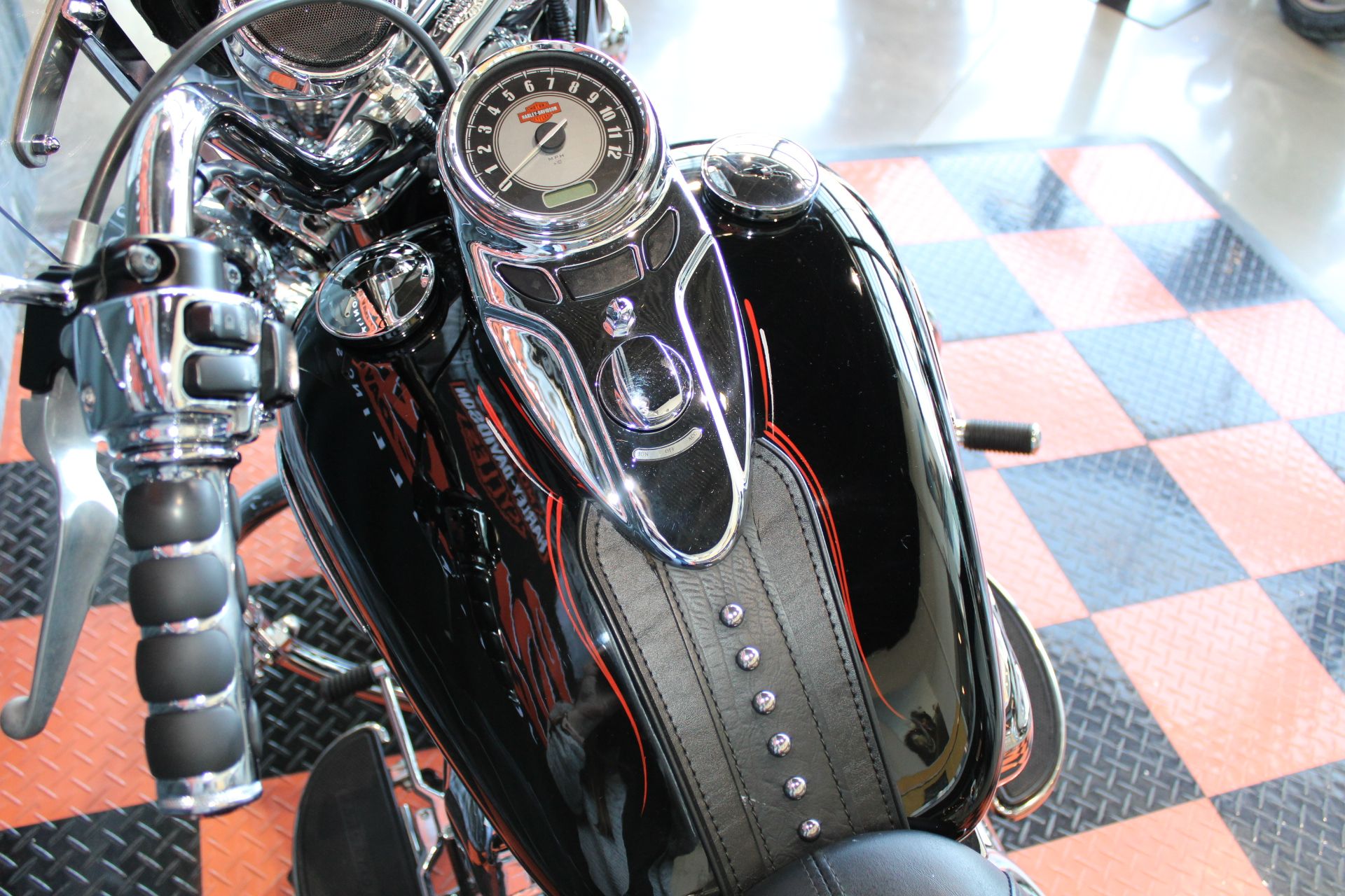 2009 Harley-Davidson FLSTC Heritage Softail® Classic in Shorewood, Illinois - Photo 13