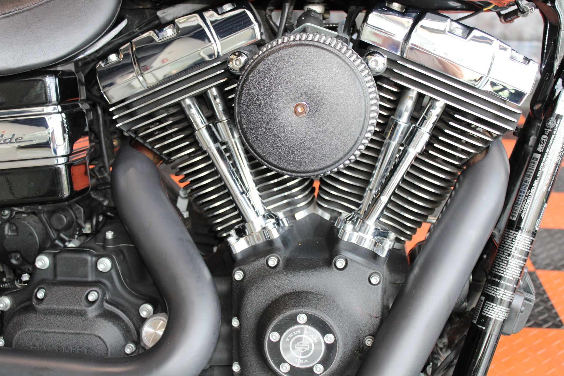 2011 Harley-Davidson Dyna® Wide Glide® in Shorewood, Illinois - Photo 5