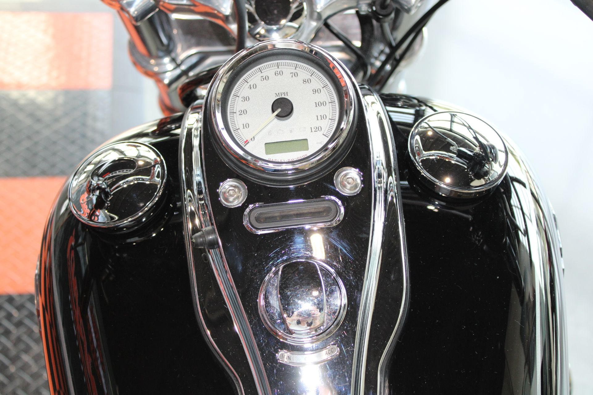 2011 Harley-Davidson Dyna® Wide Glide® in Shorewood, Illinois - Photo 9