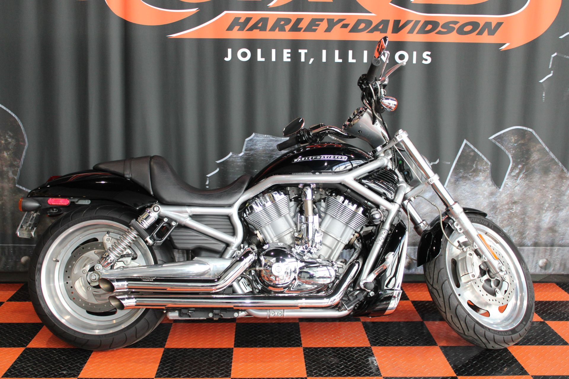 2007 Harley-Davidson VRSCAW V-Rod® Patriot Special Edition in Shorewood, Illinois - Photo 2