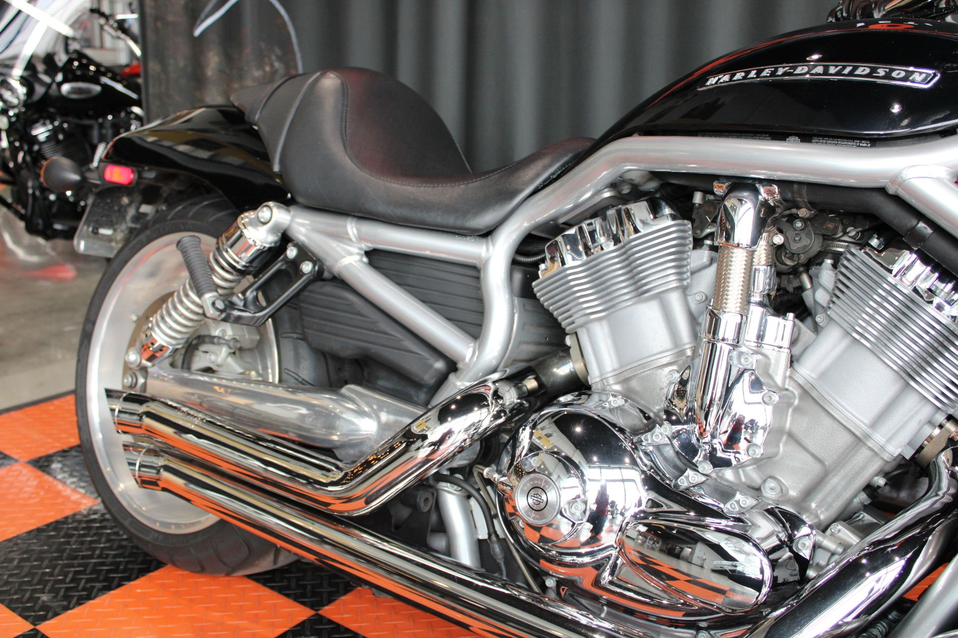2007 Harley-Davidson VRSCAW V-Rod® Patriot Special Edition in Shorewood, Illinois - Photo 7