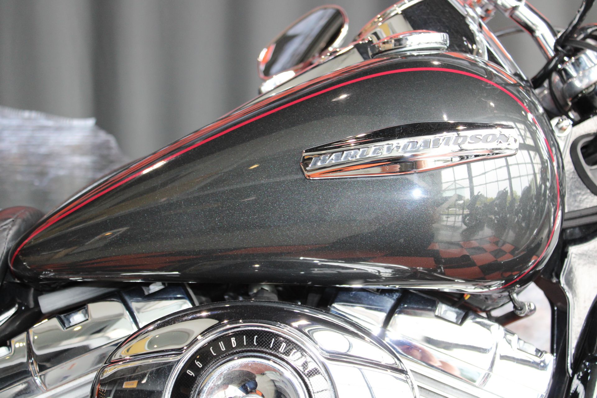 2007 Harley-Davidson Dyna® Super Glide® Custom in Shorewood, Illinois - Photo 6