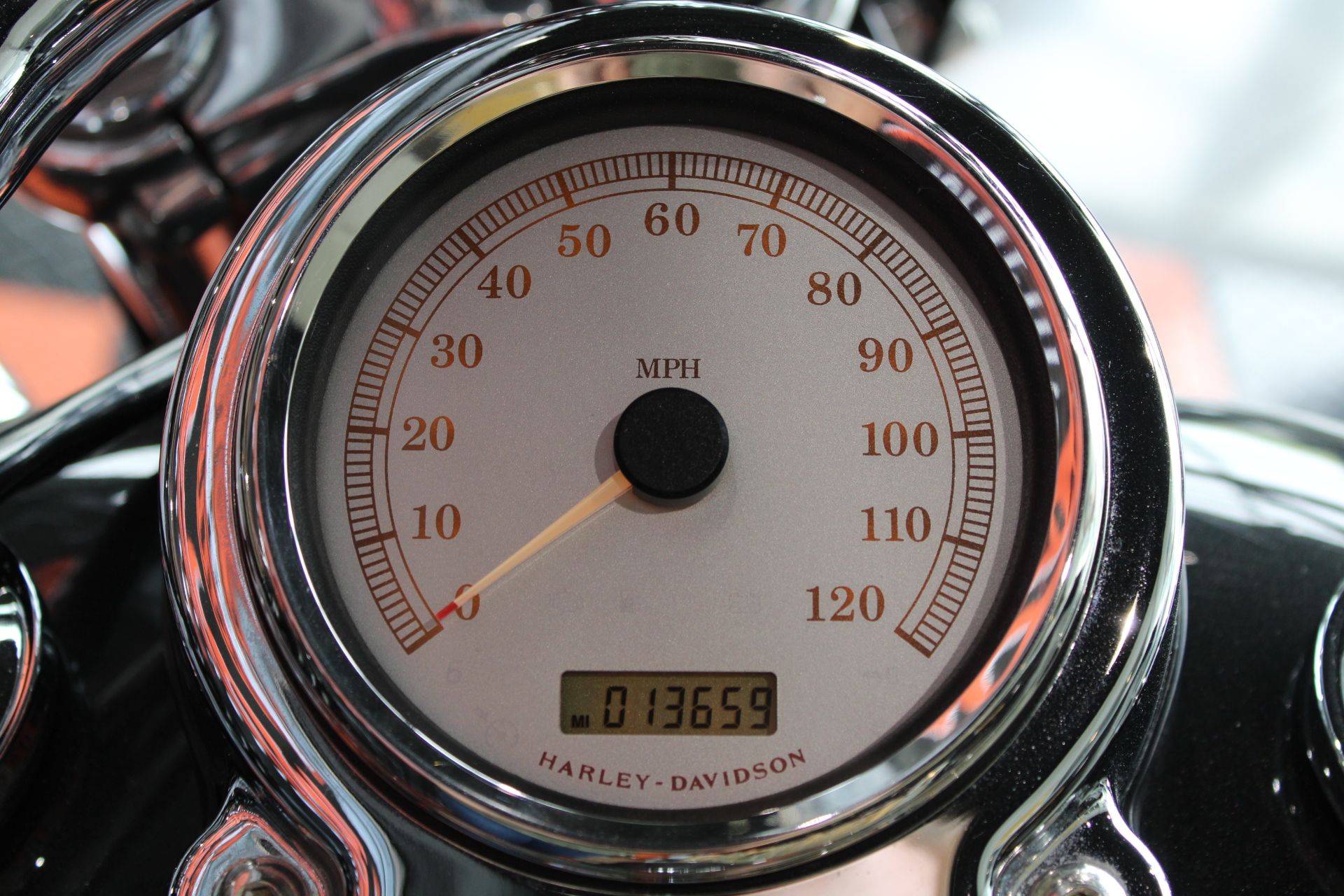 2007 Harley-Davidson Dyna® Super Glide® Custom in Shorewood, Illinois - Photo 12