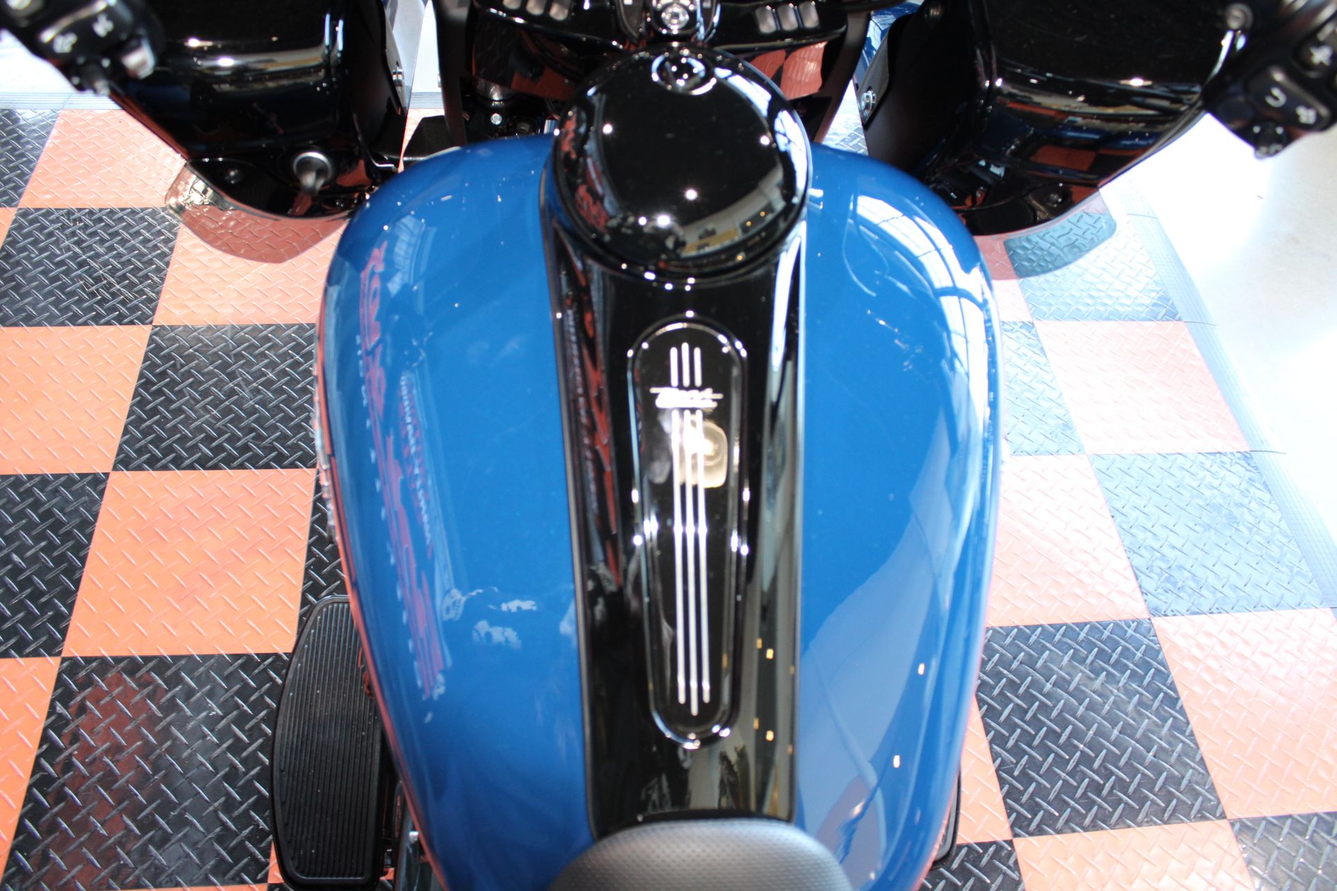 2023 Harley-Davidson Road Glide® 3 in Shorewood, Illinois - Photo 10